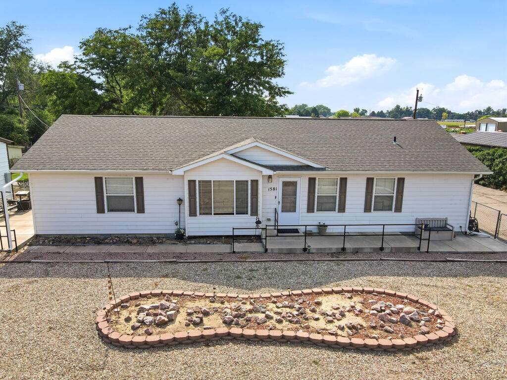 Property Photo:  1581 Center Ln  CO 81006 
