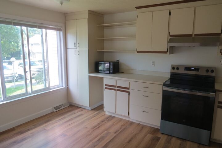 Property Photo: 14 Hartshorn Pl 14 MA 02081