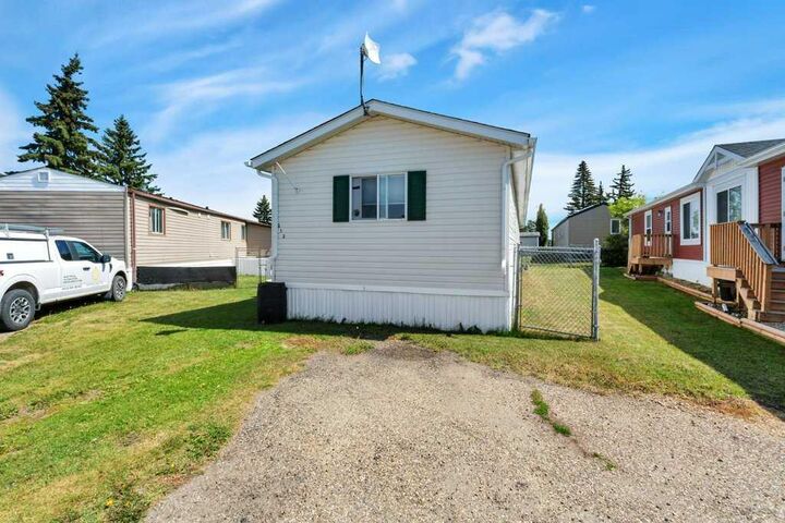 Property Photo: 212 Willow Place AB T0M 0H0