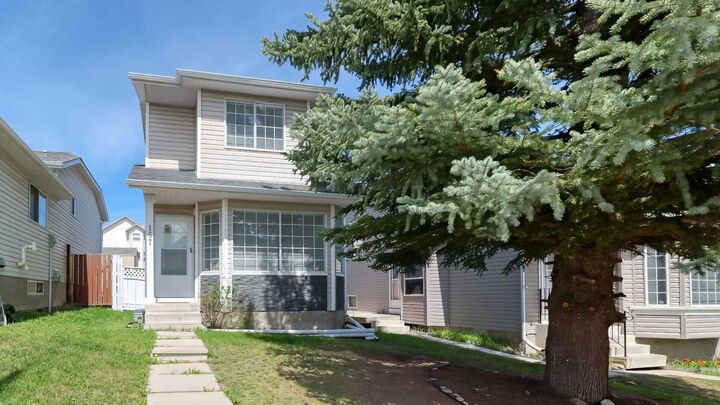 Property Photo: 157 Harvest Gold Heights NE AB T3K 4H2