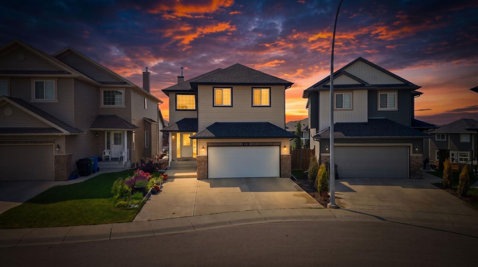 Property Photo: 154 Saddleland Close NE AB T3J 5J4