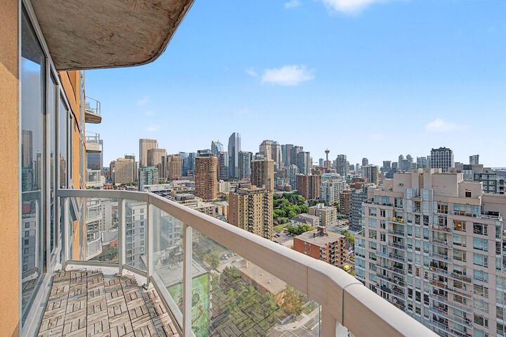 817 15 Avenue SW 2101 — photo 1