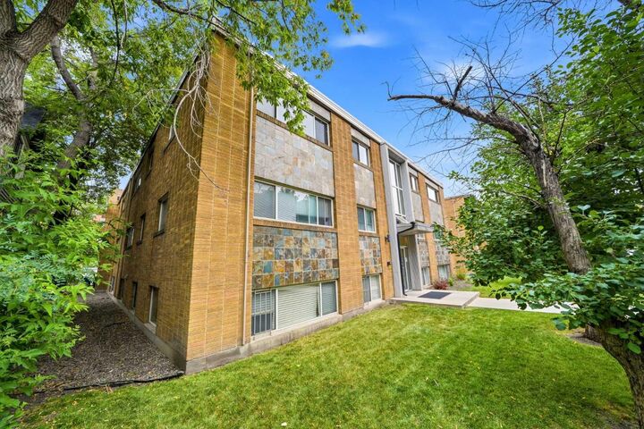 Property Photo: 316 22 Avenue SW 18 AB T2S 0H4