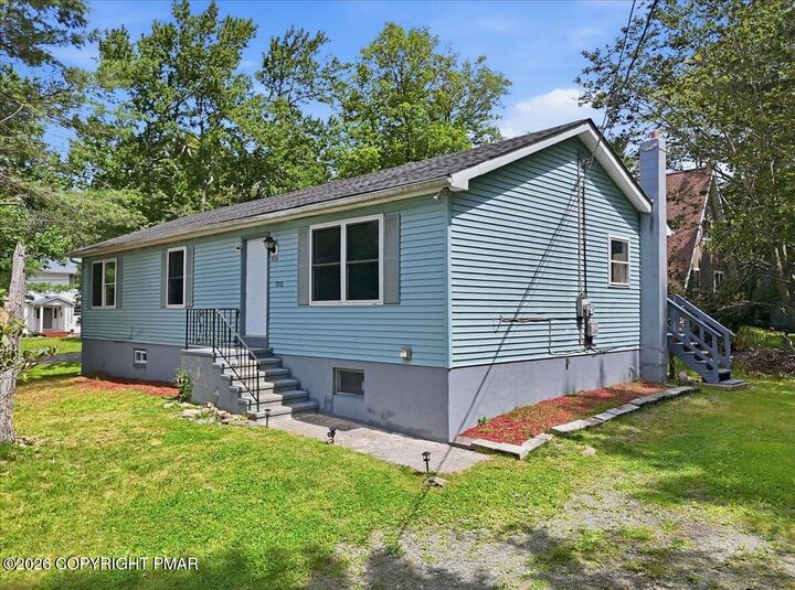 Property Photo:  5358 Lockwood Drive  PA 18466 