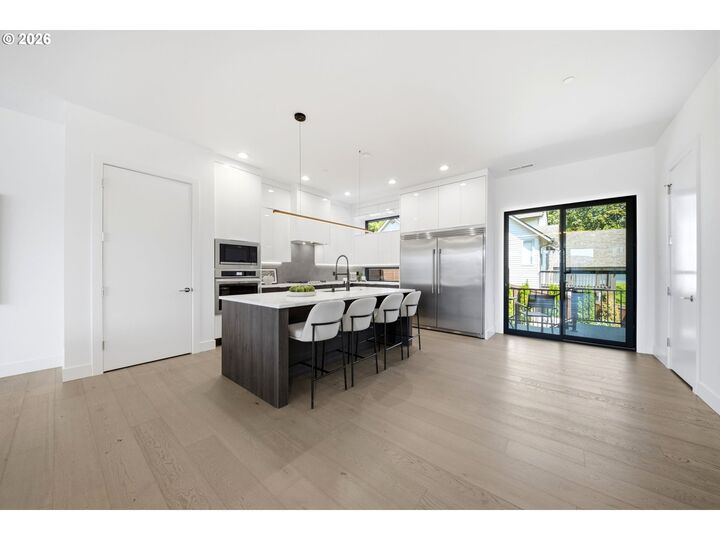 Property Photo:  2435 N R St  WA 98671 