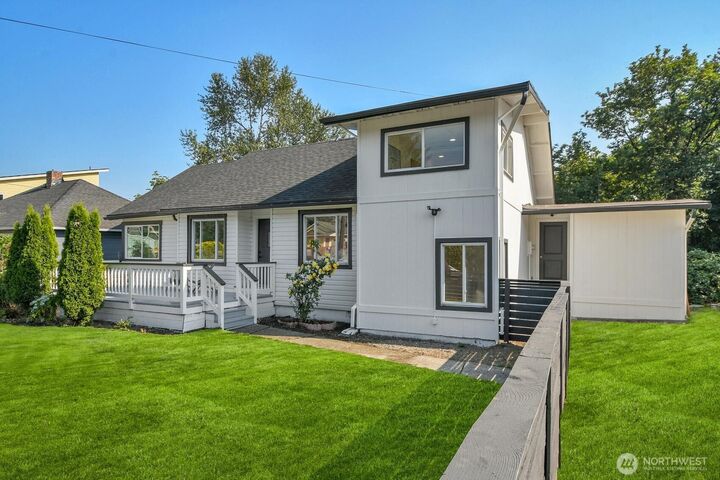 Property Photo:  305 NW 7th Street  WA 98057 