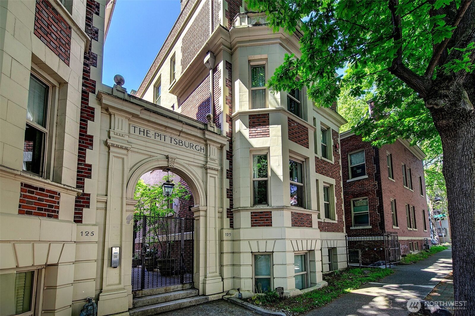 Property Photo: 125 Warren Avenue N J WA 98109