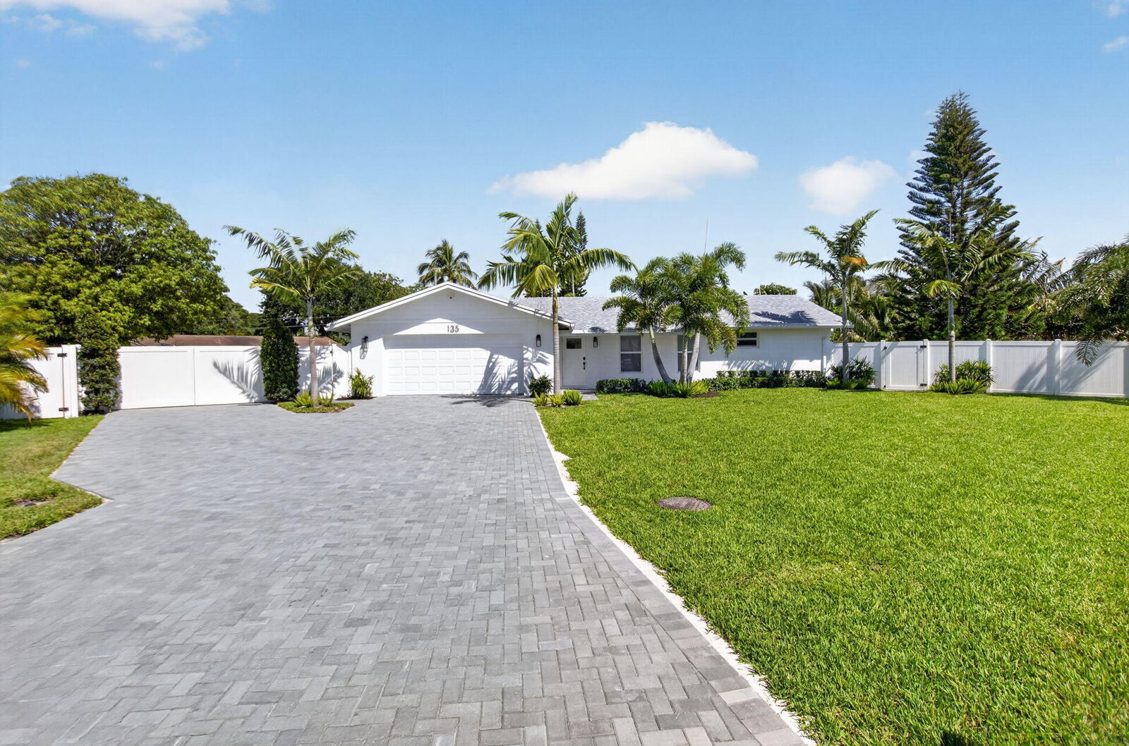 Property Photo:  135 SE 28th Court  FL 33435 