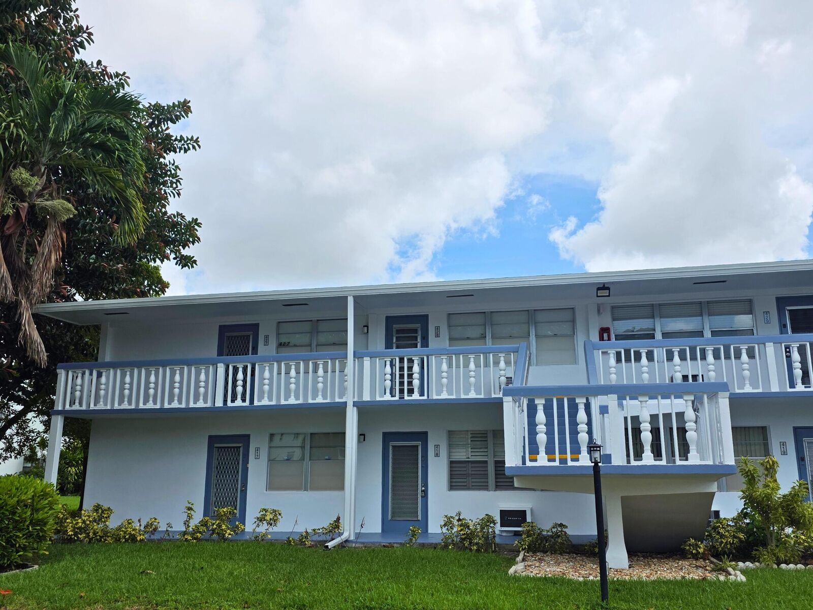 Property Photo: 418 Tilford T 418 FL 33442