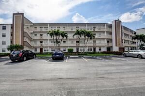 Property Photo: 3008 Guildford A FL 33434