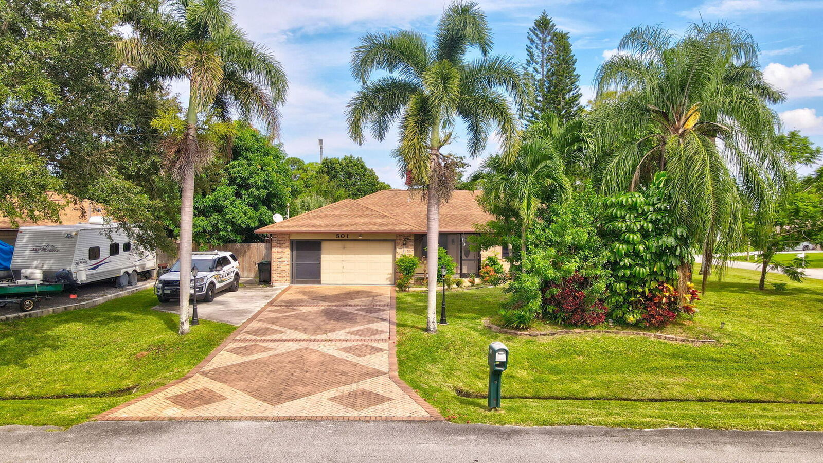 Property Photo: 501 NW Colonial Street FL 34983