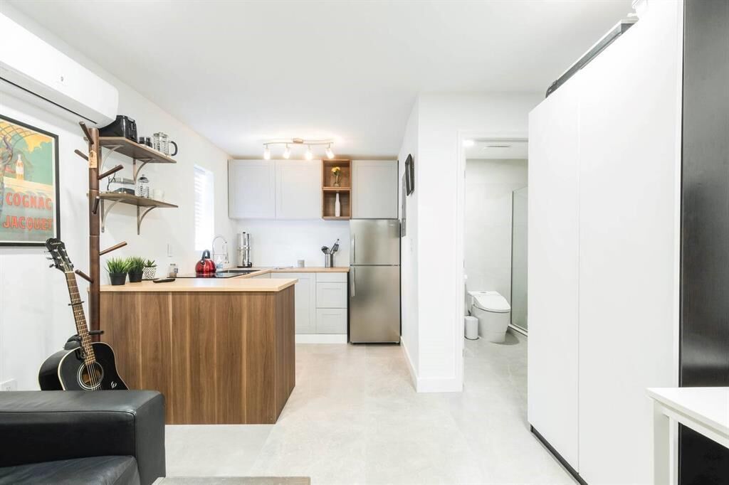 Property Photo: 1826 Jefferson Street 2 FL 33020