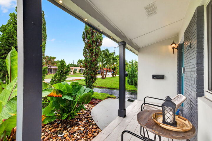 Property Photo: 4670 NE 4th Avenue FL 33334