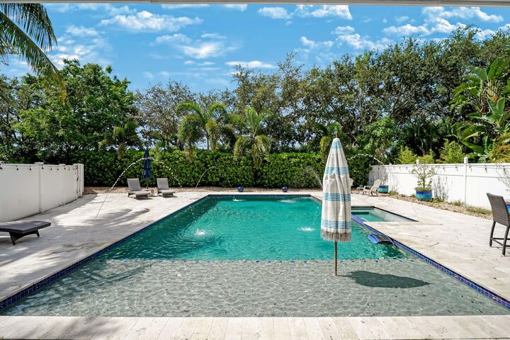 Property Photo:  980 Delray Lakes Drive  FL 33444 