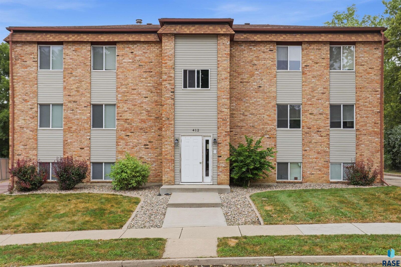 Property Photo: 412 S Thompson Ave SD 57103-2094