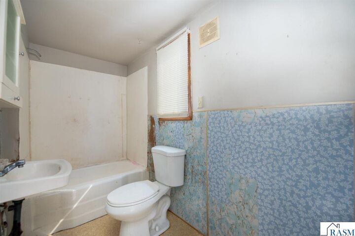 Property Photo:  318 2nd Avenue  MN 56078 