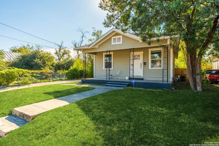 Property Photo: 112 Harding Pl TX 78203