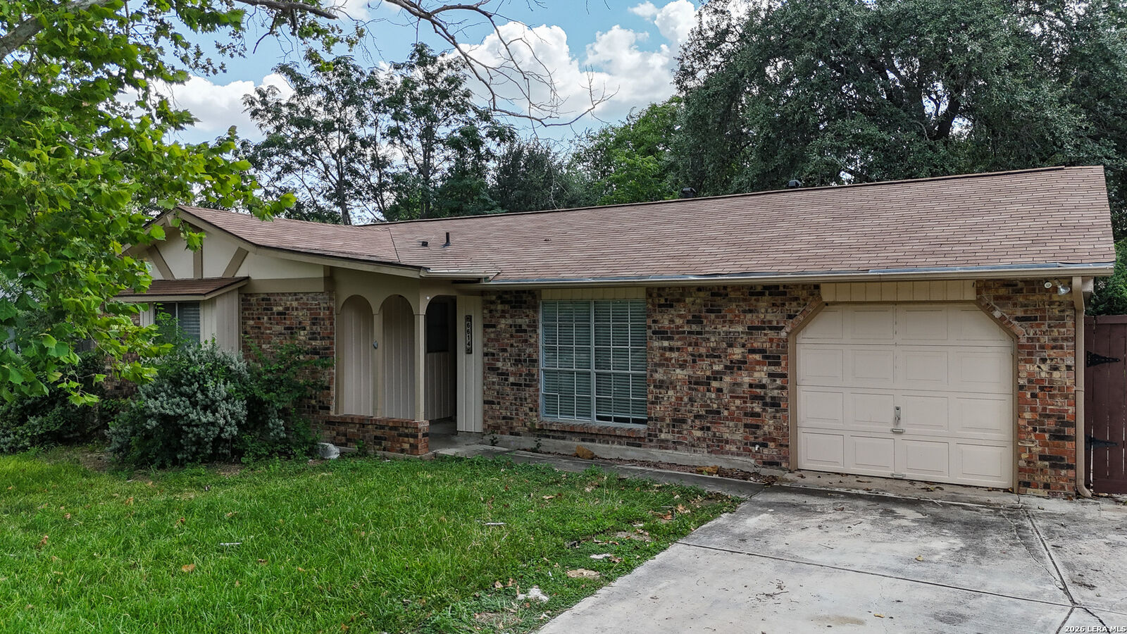 Property Photo: 6614 Peach Tree Dr TX 78238