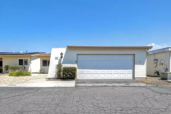 Property Photo:  3902 Vista Campana North 25  CA 92057 