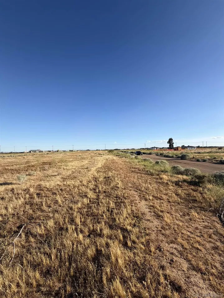 Property Photo:  85th 22911206 8 Street 44  CA 93505 