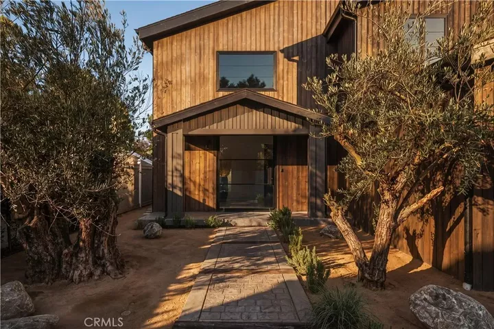 Property Photo:  5114 Cedros Avenue  CA 91403 