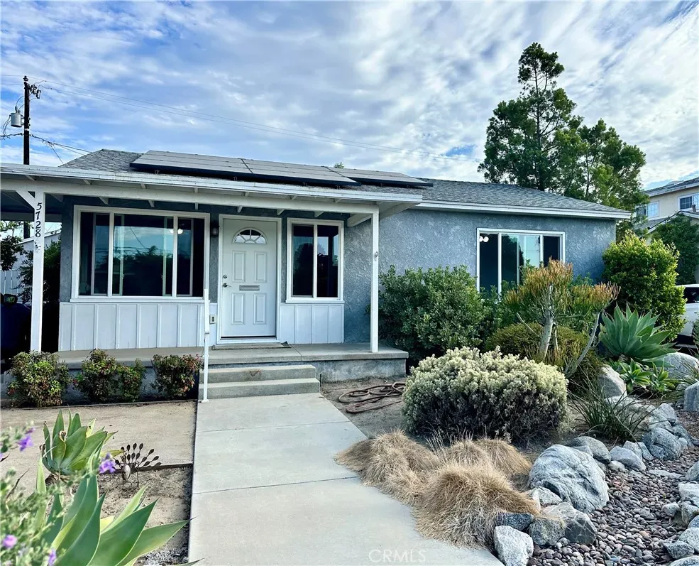 Property Photo: 5728 E Oxholm CA 90808