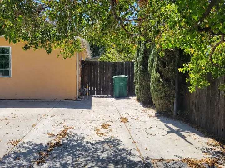 Property Photo: 2101 Canal Farm Lane CA 93635