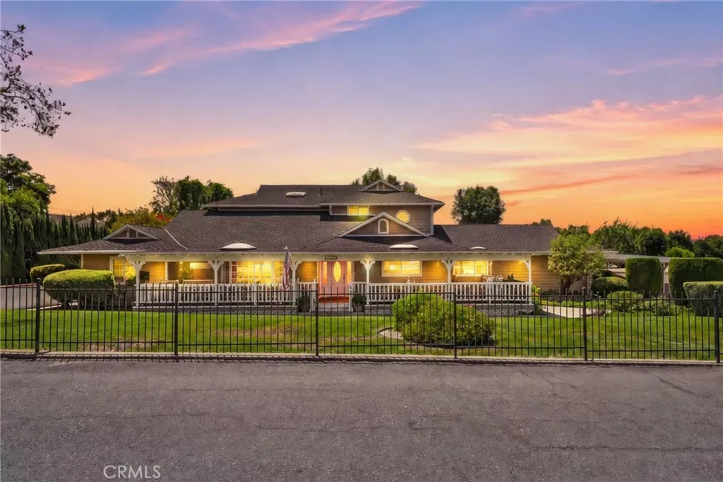 Property Photo: 18880 Via Sereno CA 92886
