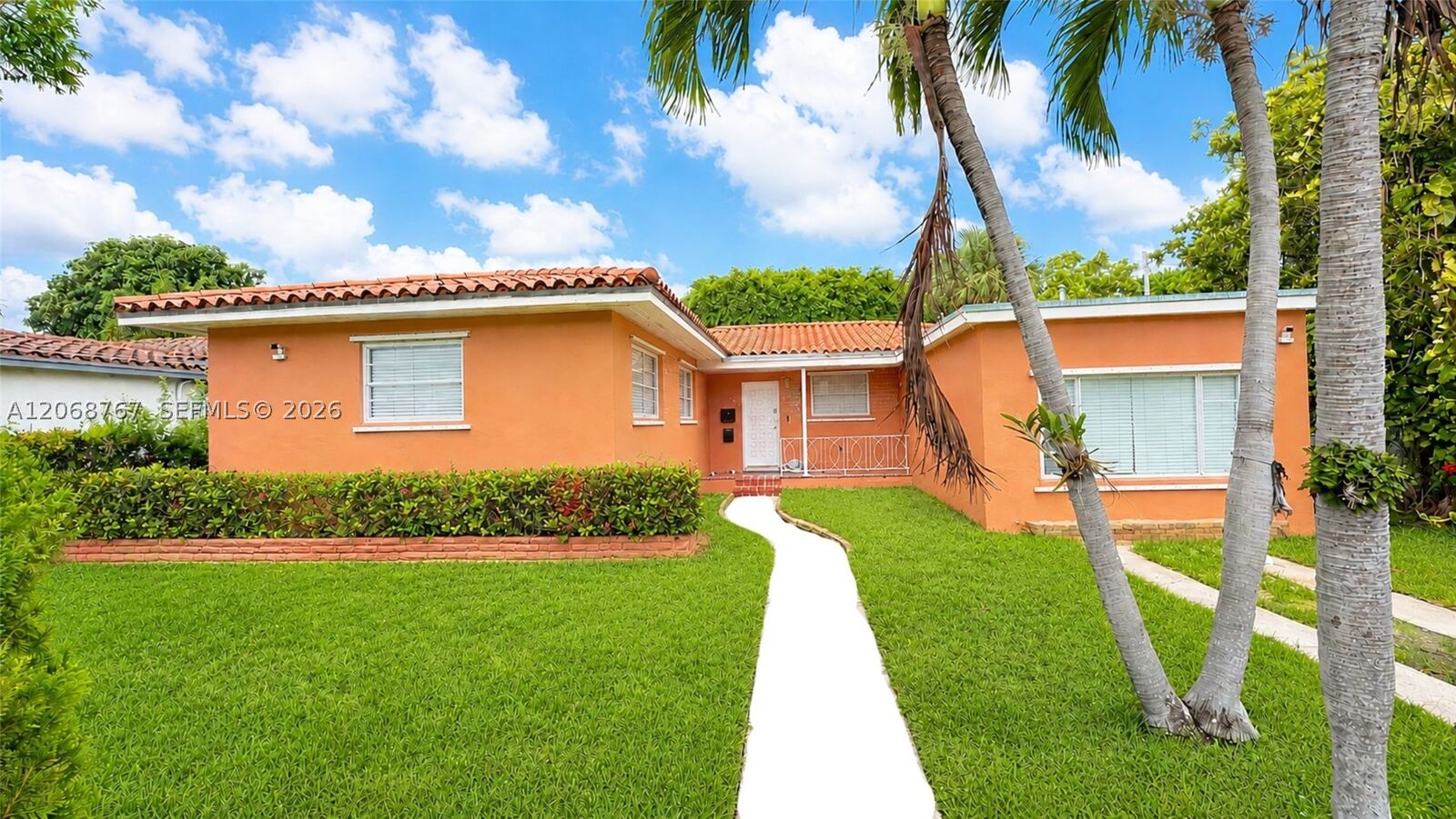 Property Photo: 7552 Hispanola Ave FL 33141