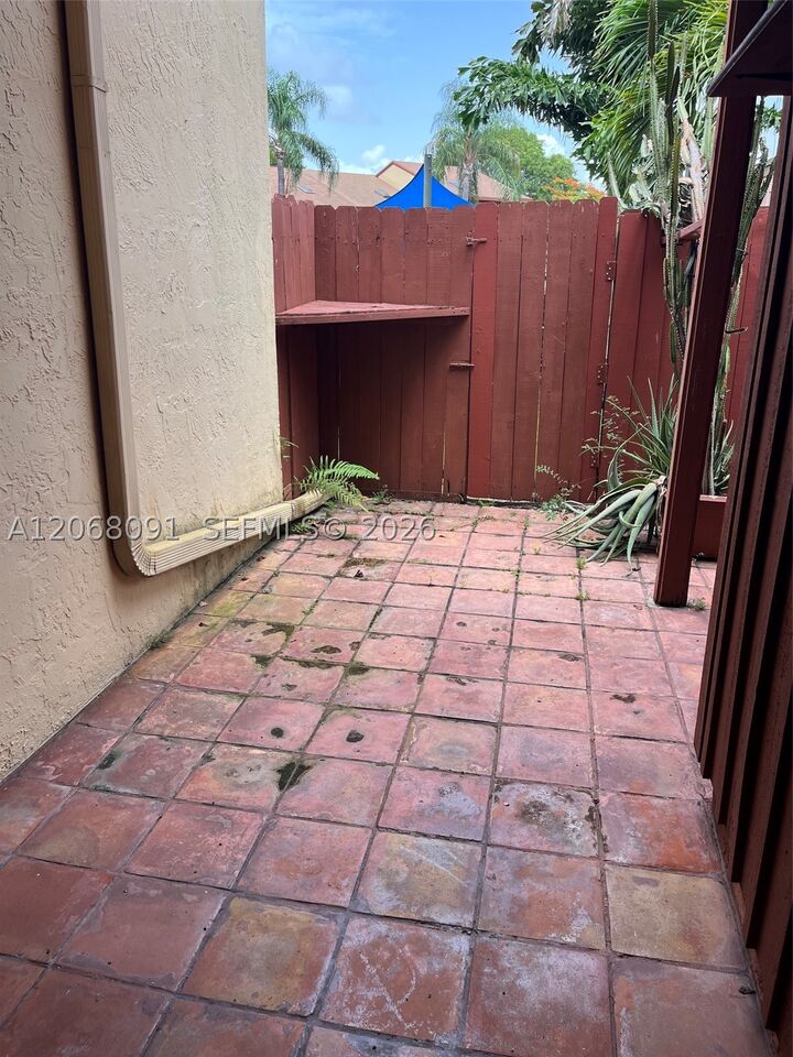 Property Photo:  463 SE 14th St 463  FL 33004 