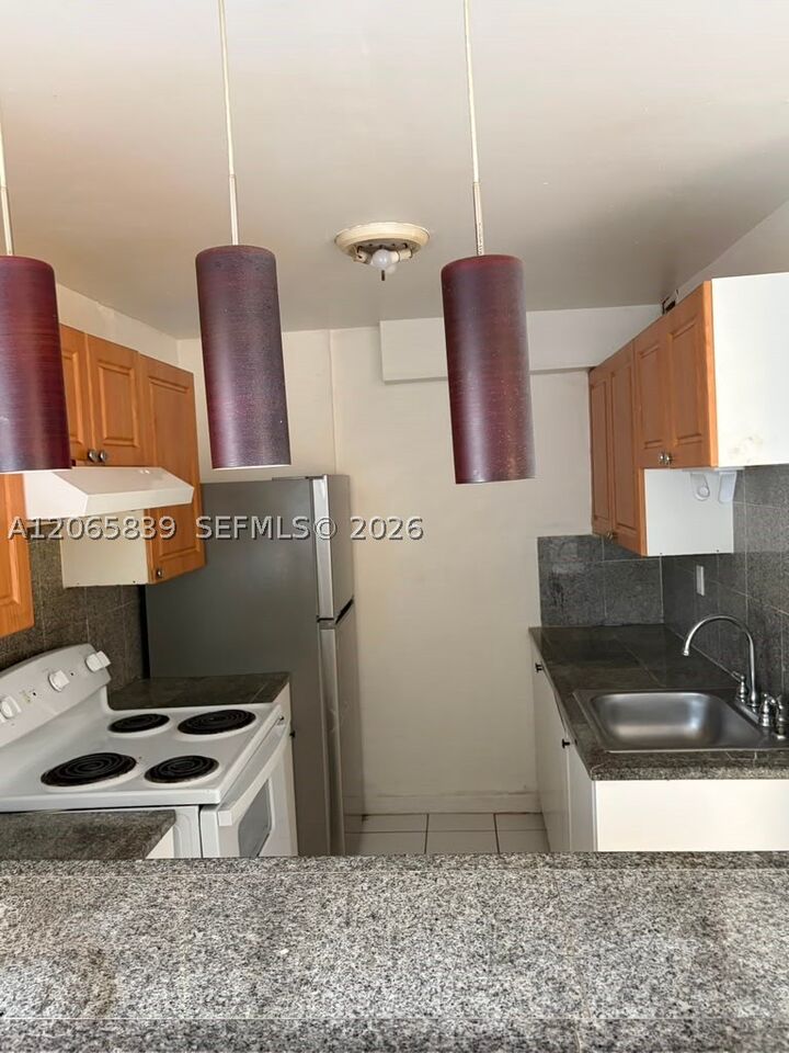 Property Photo: 2138 SW 6th St 102 FL 33135