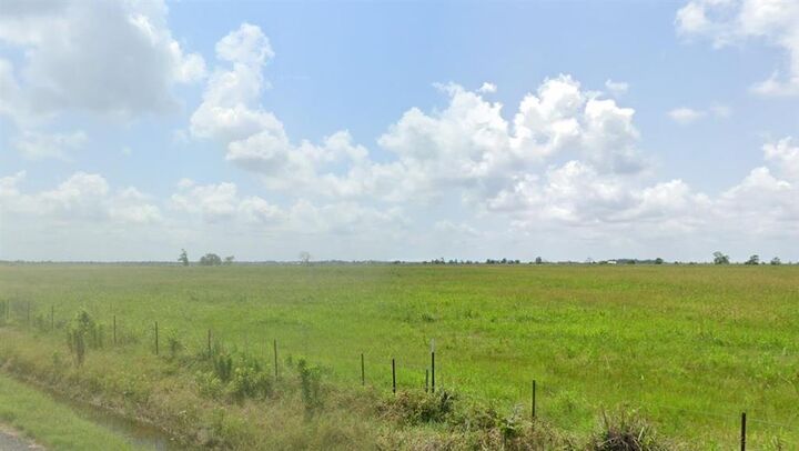 Property Photo: 6 N Precht Road LA 70607