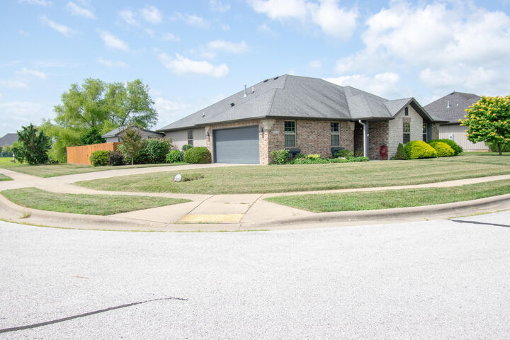 Property Photo: 1898 E Latana Drive MO 65721