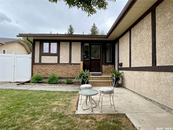 Property Photo:  3107 Andreychuk Place E  SK S4V 2C5 