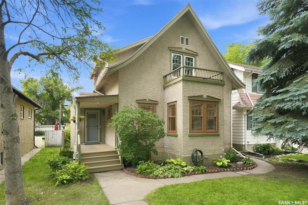 Property Photo:  617 7th Avenue N  SK S7K 2V2 