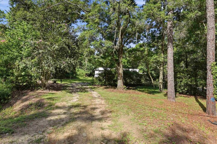 Property Photo: 8022 Ida Road FL 32304