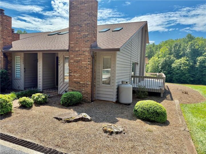 Property Photo: 1540 Ivy Trace NC 28697