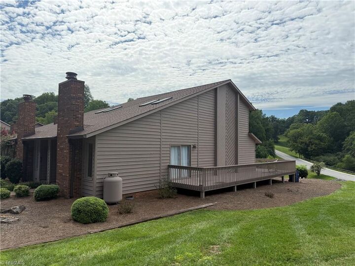 Property Photo: 1540 Ivy Trace NC 28697