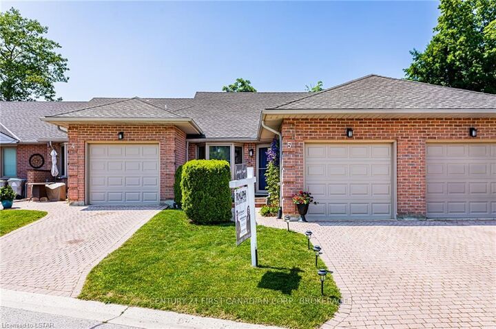 Property Photo: 90 Ontario Street S 5 ON N0M 1T0