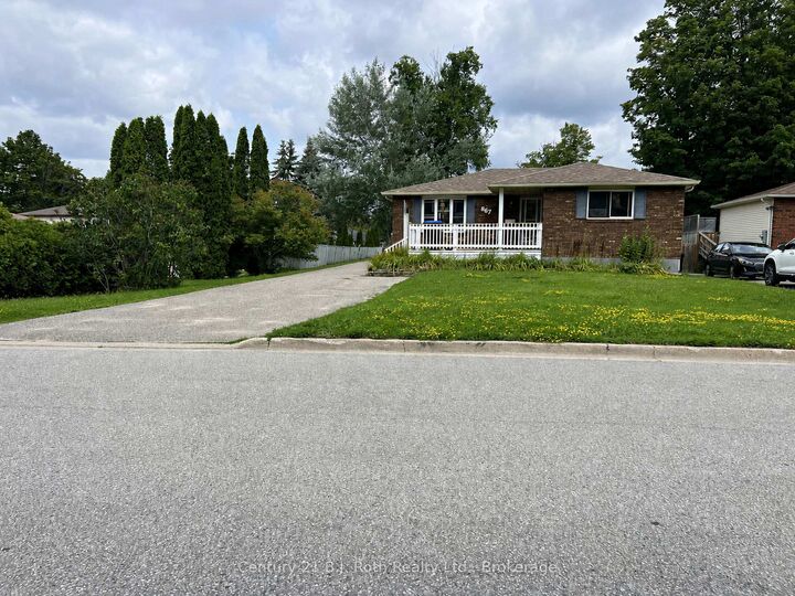 Property Photo:  867 Birchwood Drive  ON L4R 4Y3 
