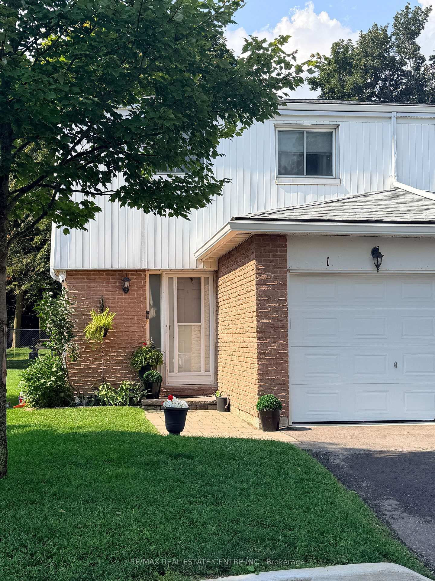 Property Photo: 325 William Street 1 ON L9V 2X6