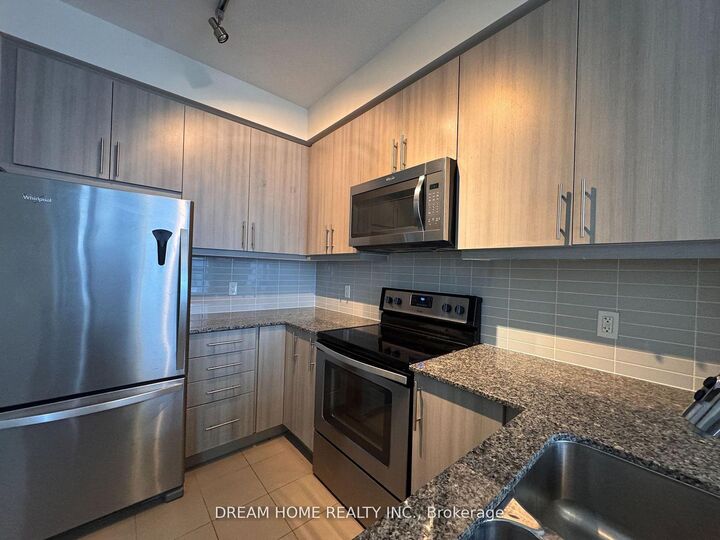 Property Photo:  3975 Grand Park Drive 1909  ON L5B 0K4 