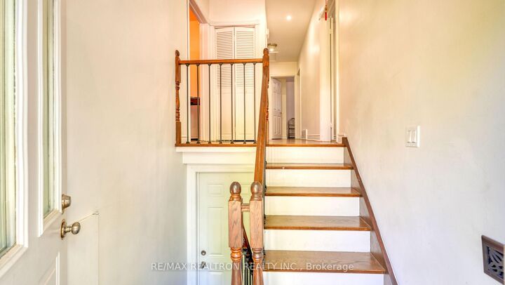 579 Pinewood Street — photo 1