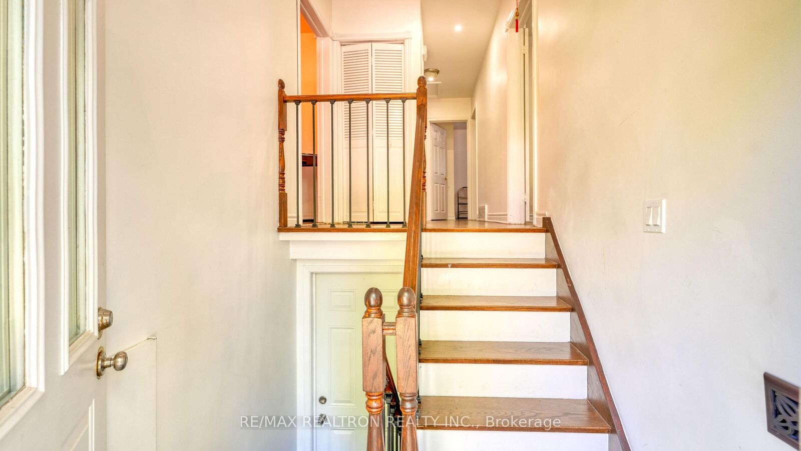 Property Photo: 579 Pinewood Street ON L1G 2S2