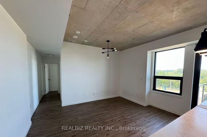 Property Photo:  7 Erie Avenue W 512  ON N3S 0K5 