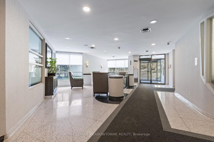 Property Photo: 10 Laurelcrest Street 104 ON L6S 5Y3
