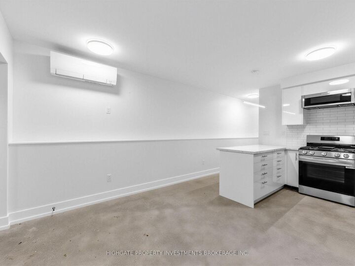 Property Photo:  113 Lansdowne Avenue Lower  ON M6K 2W1 