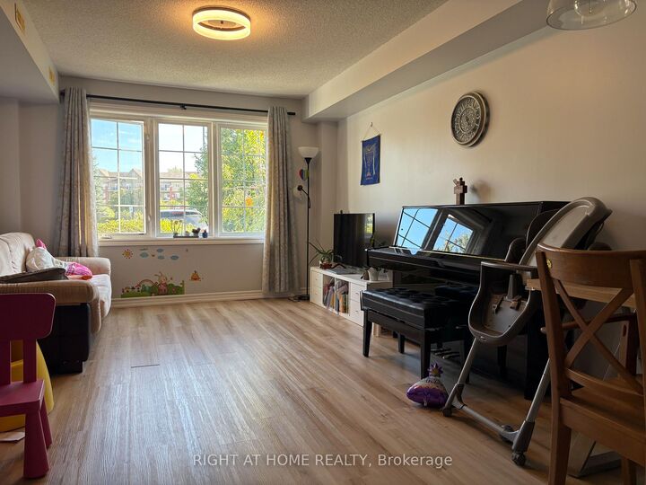 Property Photo:  53 Ferndale Drive S 3  ON L4N 5W9 