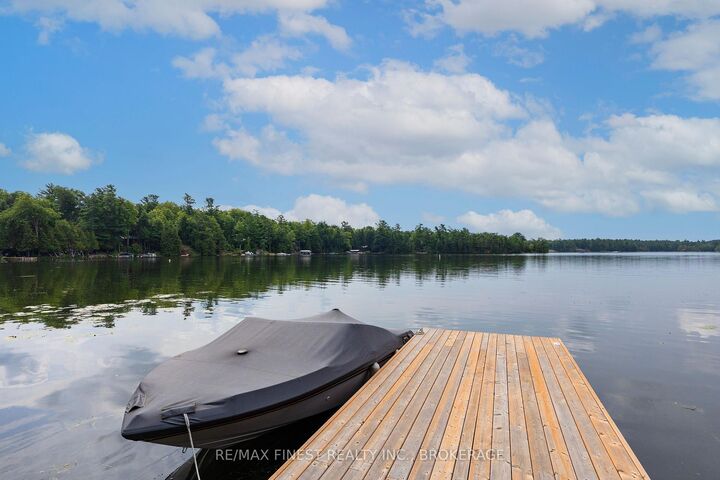Property Photo: 106 Yardarm Lane ON K0E 1L0