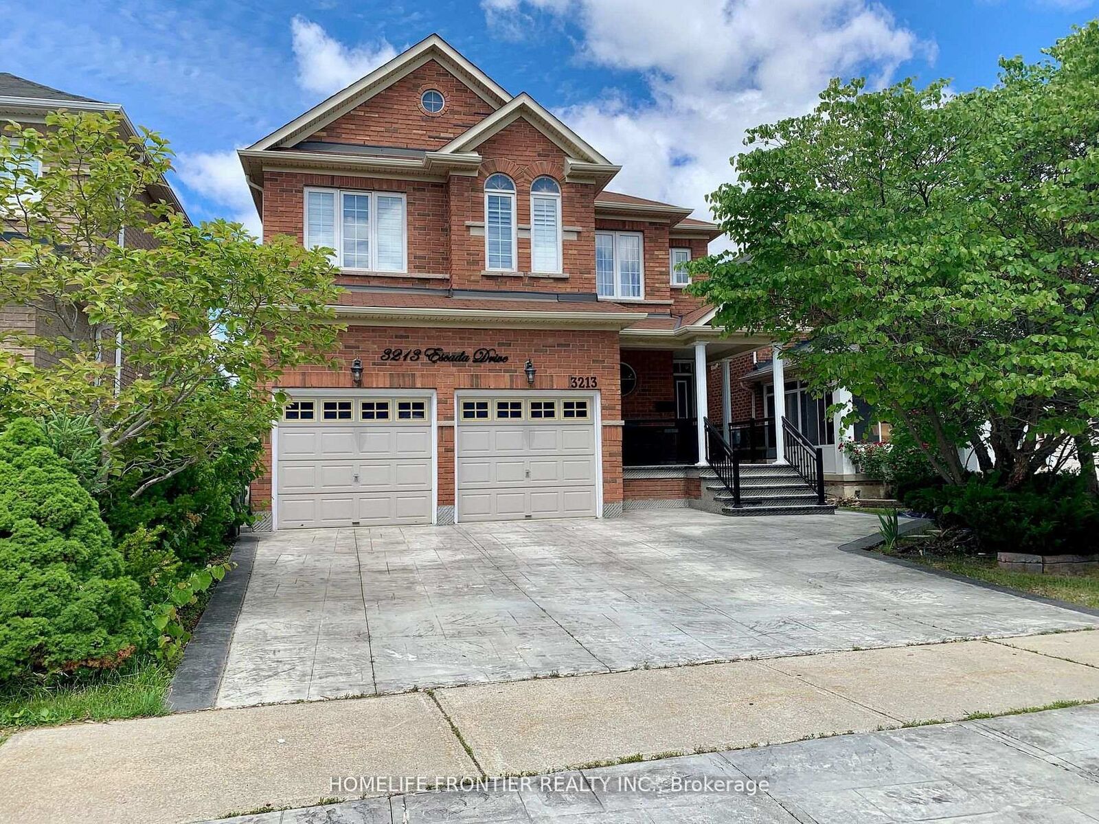 Property Photo: 3213 Escada Drive ON L5M 7V6